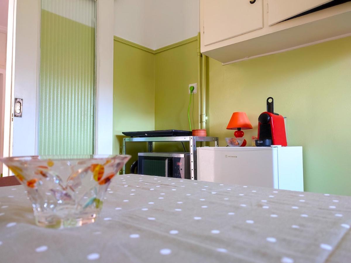 Vironos Extra Bright Apartment - Front Park And Monastery أثينا المظهر الخارجي الصورة